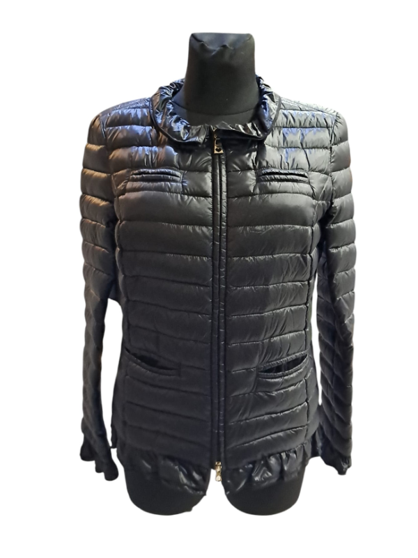 MOSCHINO · Abrigo con volantes. Talla M
