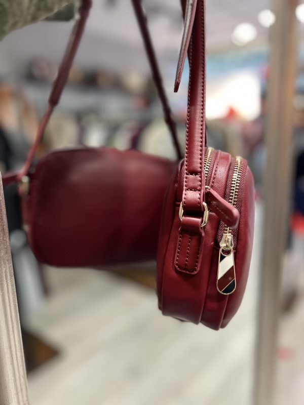 TOMMY HILFIGER · Bolso en color rojo. - Imagen 3