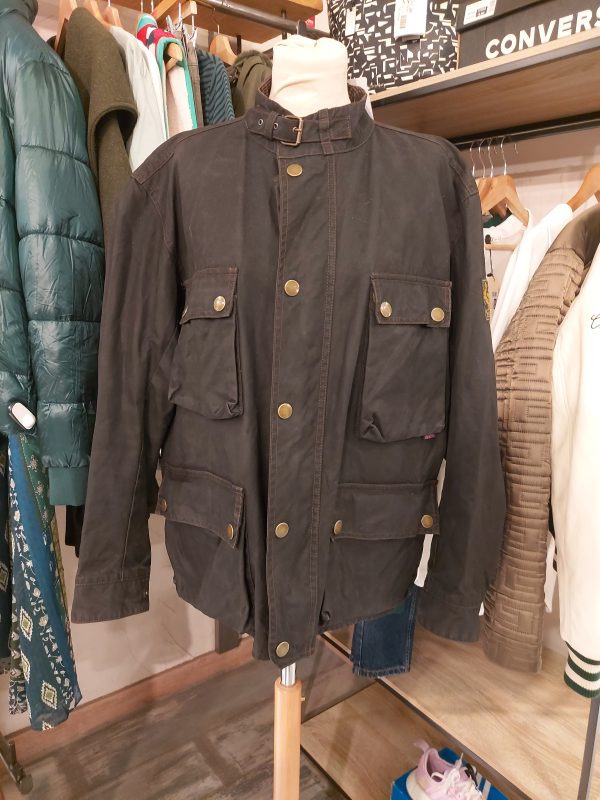 BELSTAFF. Cazadora en negro.