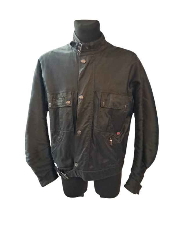 BELSTAFF. Cazadora en color negro.