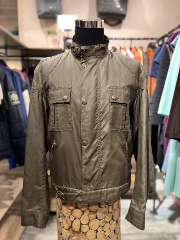 BELSTAFF. Cazadora en color marrón.