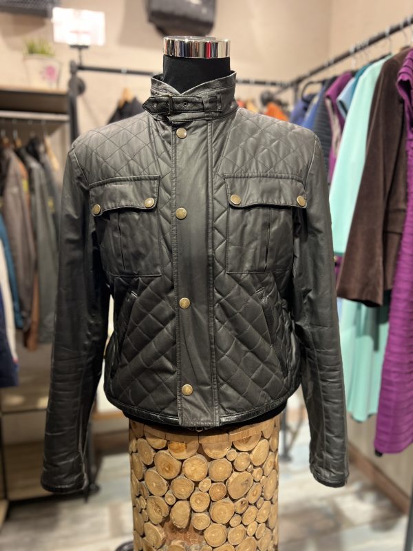 BELSTAFF. Cazadora en color negro.