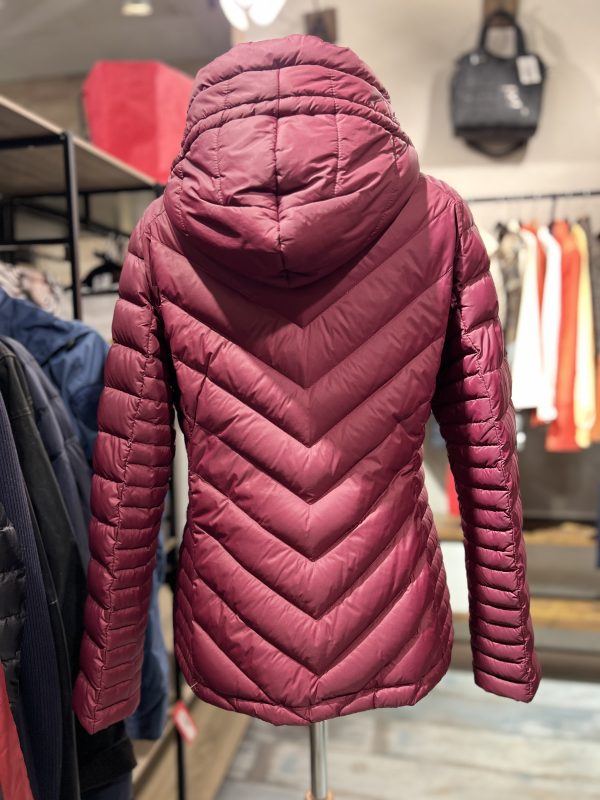 MICHAEL KORS. Abrigo en color granate. - Imagen 3
